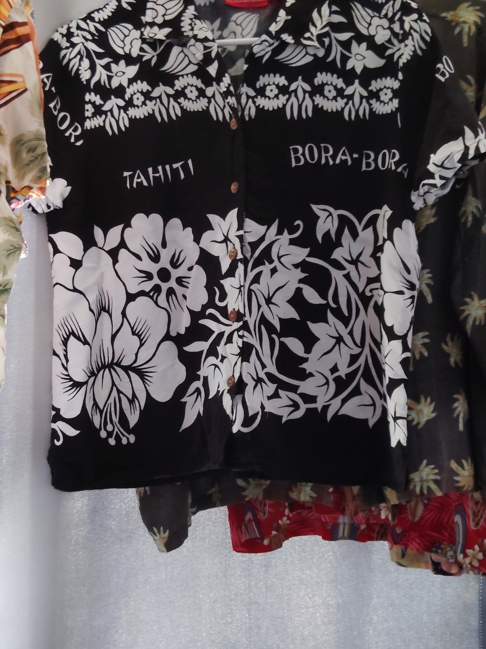 Gloria Vanderbilt Black and White Floral Button-Down Shirt Made In Bangladesh